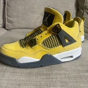 Jordan IV Retro Lightning